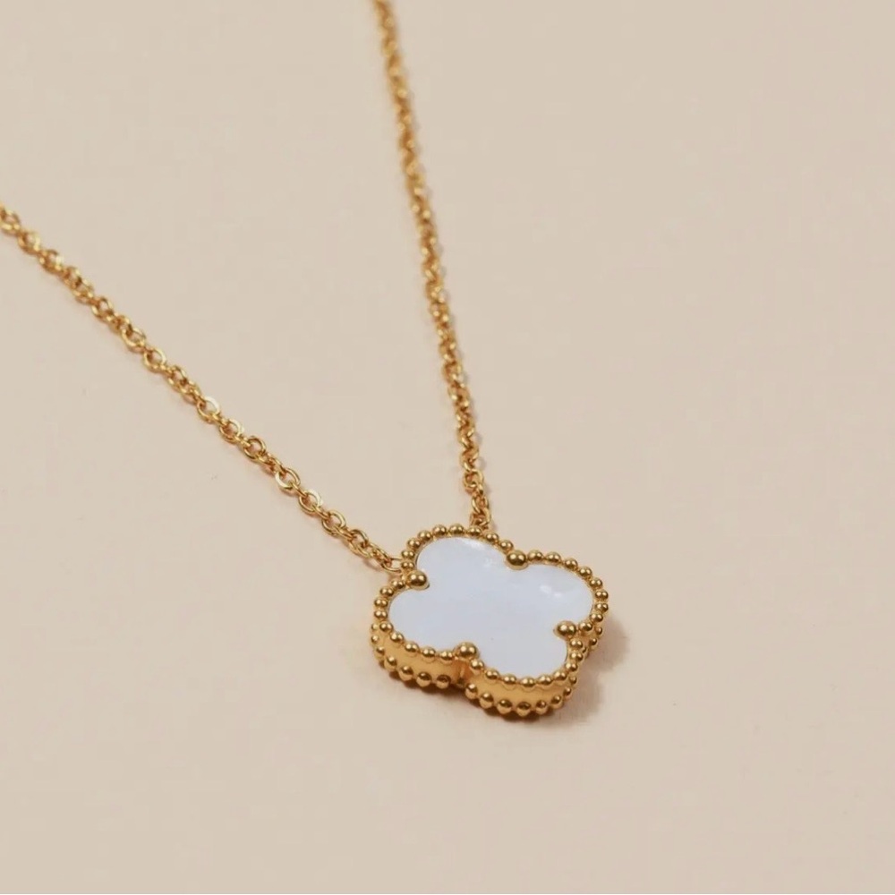 Elegant Gold and White Clover Pendant Necklace